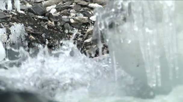 Ορμώντας νερό των παγετώνων — Αρχείο Βίντεο