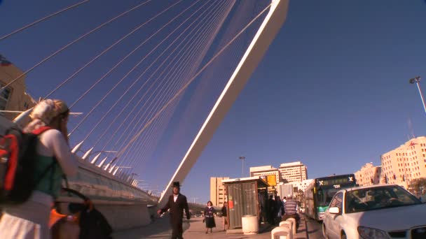 Огромный мост в городе Иерусалиме — стоковое видео