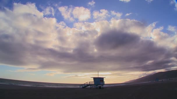 Cloud formations moving behind a lifeguard station — Stock Video