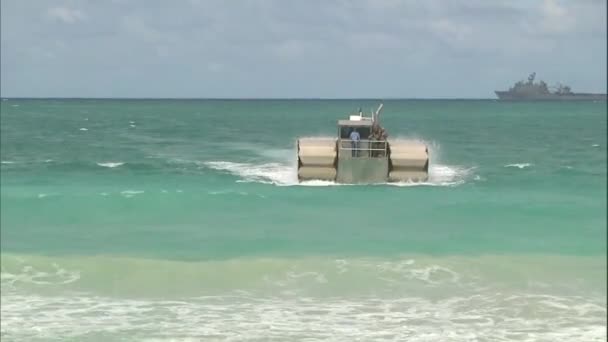 Tunga lyft Amphibious Connector båt — Stockvideo