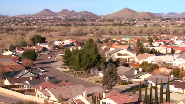 Suburban sprawl in a desert community — Stock Video