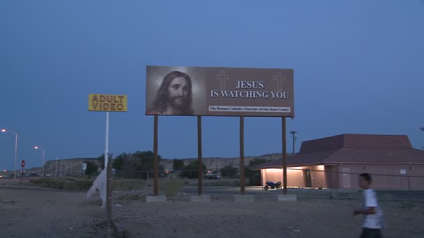 Billboard reclame Jezus — Stockvideo