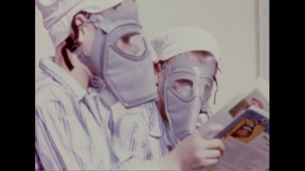 Civilian gas masks are proven effective — Stock Video
