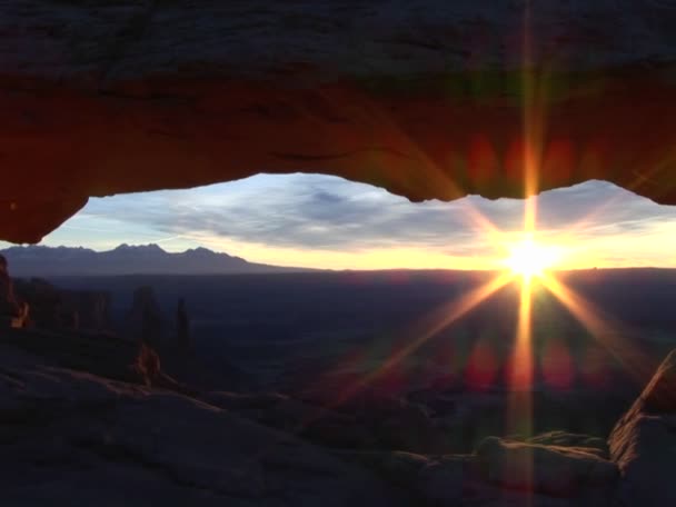 Mesa Arch no Parque Nacional de Canyonlands — Vídeo de Stock