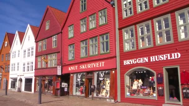 Budynków linii na ulicach Bergen — Wideo stockowe