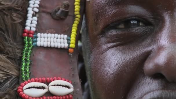 Masai warrior in full headdress — Stock Video