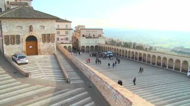 Kirche in der Stadt Assisi — Stockvideo