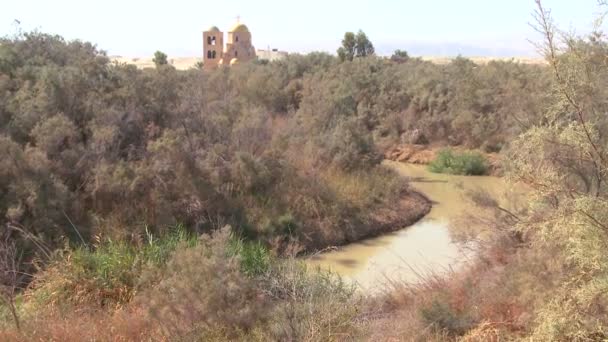 El río Jordán serpentea por el campo — Vídeo de stock