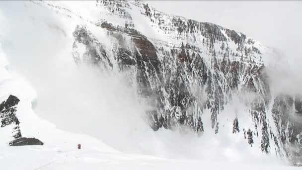 Mount yakınındaki bir karlı yamaç — Stok video