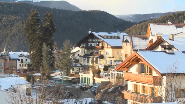 Śniegiem tyrolskiej miejscowości — Wideo stockowe