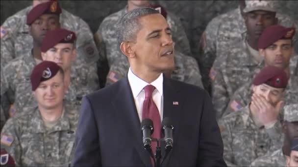 Barack Obama speaks of ending the war — Stock Video