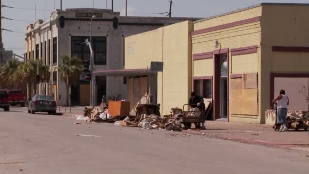 Cleanup bemanningen werk in Galveston — Stockvideo