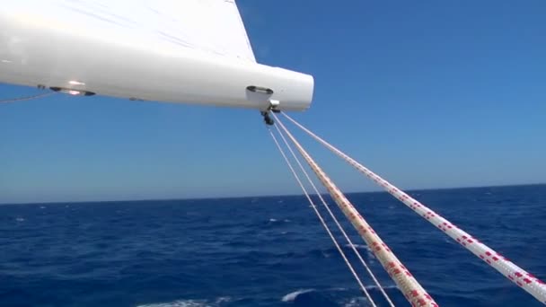 푸른 바다 과거 범선으로 항해 — 비디오