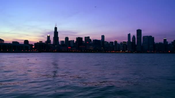 Staden Chicago på twilight — Stockvideo