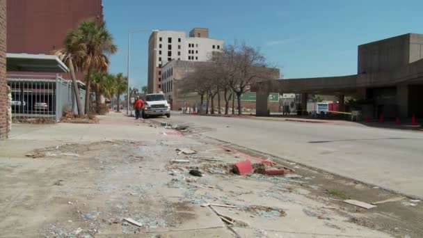 Basura se sienta en la calle después del huracán Ike — Vídeos de Stock