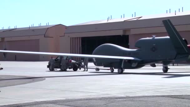 Un drone de surveillance RQ-4 — Video