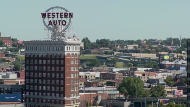 O edifício Western Auto em Kansas City — Vídeo de Stock