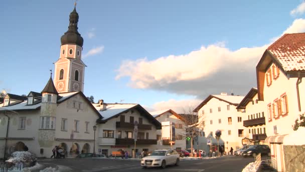 Verschneites Tiroler Dorf — Stockvideo
