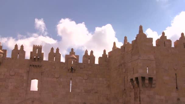 Nuvens movendo-se sobre as portas de Jerusalém — Vídeo de Stock