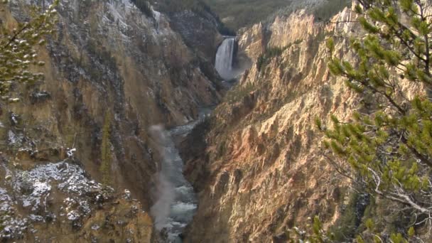 瀑布和小瀑布下来大峡谷 — 图库视频影像