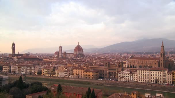 Mraky táhnou nad Florencie — Stock video