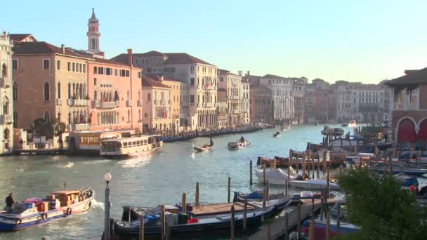 Прекрасные каналы Венеции — стоковое видео