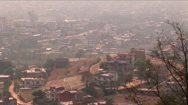 Huizen aan de rand van Kathmandu — Stockvideo