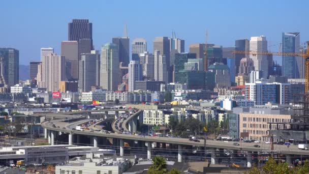 San Francisco met snelwegen voorgrond — Stockvideo