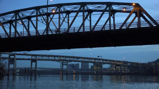 Bridges over the Willamette River — Stock video