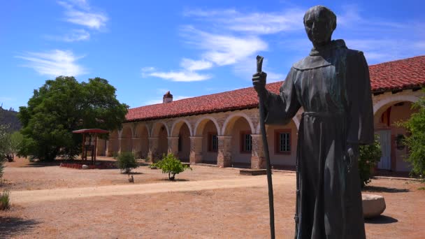 Estátua do Padre Junipero Serra — Vídeo de Stock