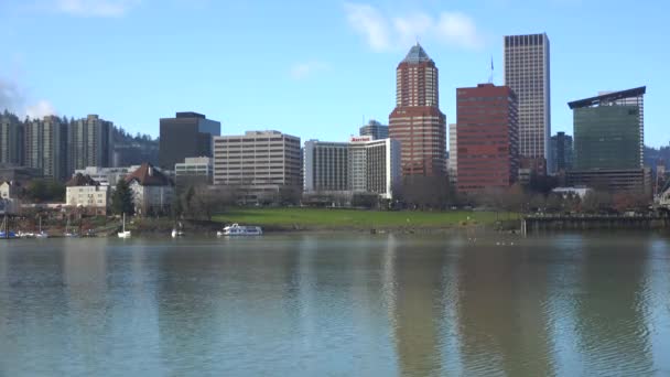Rio Willamette para Portland — Vídeo de Stock