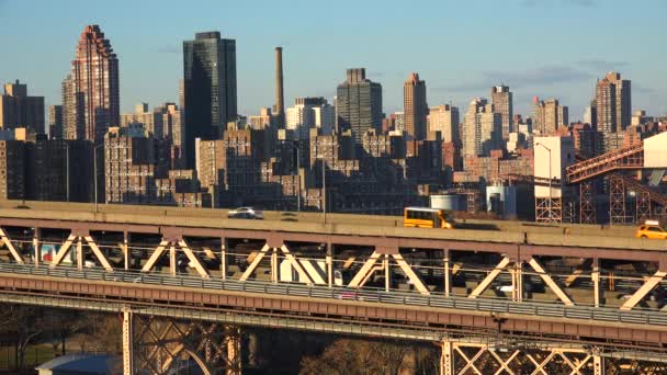 Queensboro Bridge with the New York skyline — Stock Video