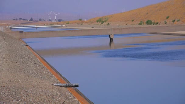 Acueducto trae agua a la sequía plagada — Vídeos de Stock