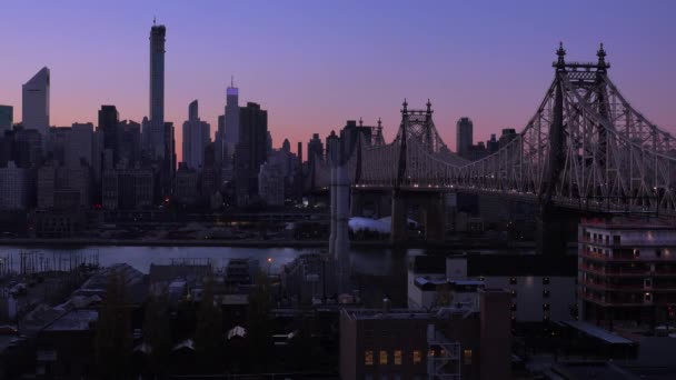 New York Skyline mit Queensboro Bridge — Stockvideo