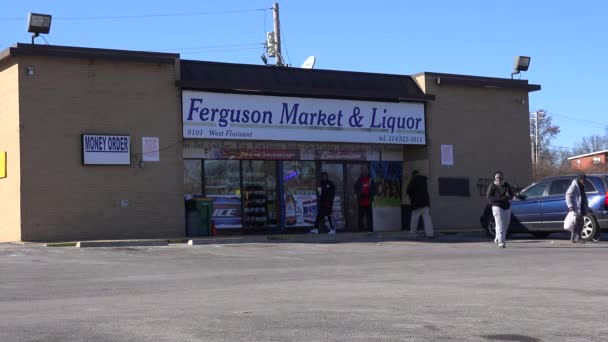 Ferguson trhu a alkohol obchod — Stock video