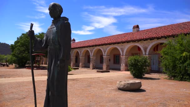 Estatua del Padre Junípero Serra — Vídeos de Stock
