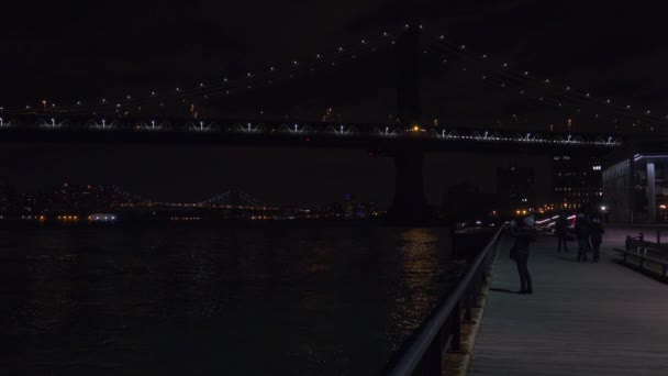 Gece Brooklyn Köprüsü — Stok video