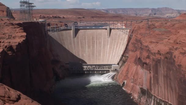 Arroyos de agua Presa hidroeléctrica — Vídeos de Stock