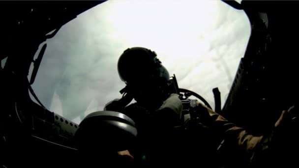 Cockpit eines Kampfflugzeugs — Stockvideo