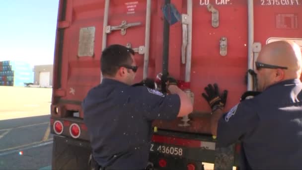 Homeland Security uses radiological scanning — Stock Video