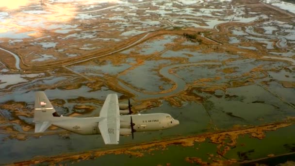 Πολεμική Αεροπορία των ΗΠΑ C-130j κατά την πτήση — Αρχείο Βίντεο