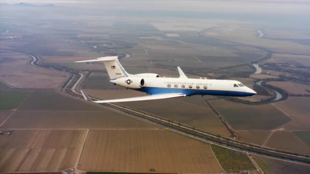 Avião C37 da Força Aérea dos EUA em voo — Vídeo de Stock