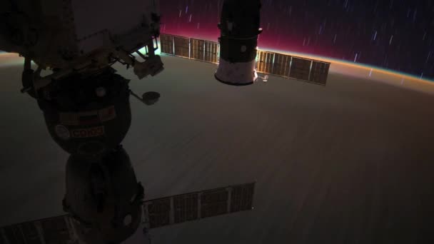 La Station spatiale survole la terre — Video