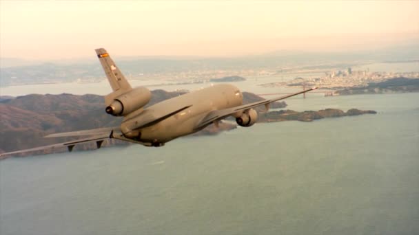 ΗΠΑ Αεροπορία αέρα Kc-10 κατά την πτήση — Αρχείο Βίντεο