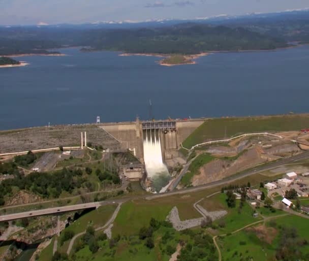 Folsom Barajı üzerinden hava — Stok video
