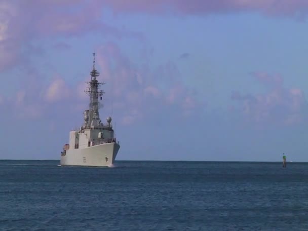 Navy hajó halad Hickam bázis közelében — Stock videók