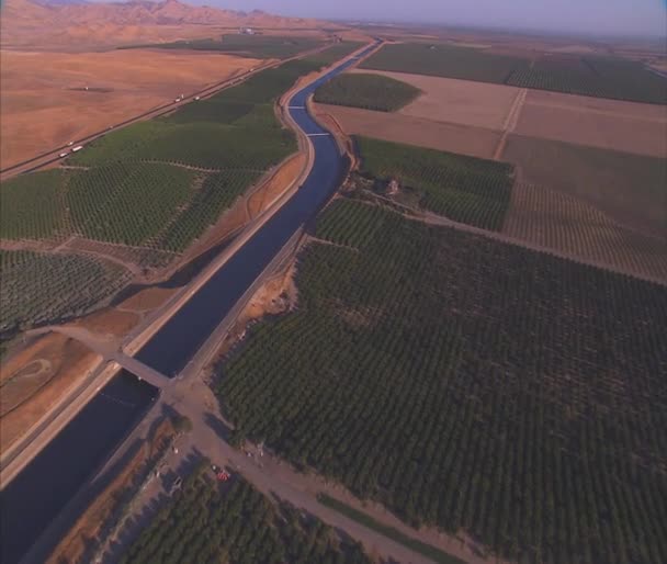 Helicópteros aéreos de tierras de cultivo — Vídeos de Stock