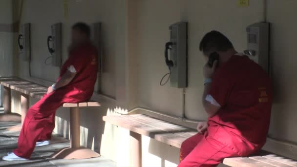 Ув'язнені в місцевих СІЗО — стокове відео