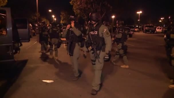 Los Angeles politie en de federale agenten — Stockvideo
