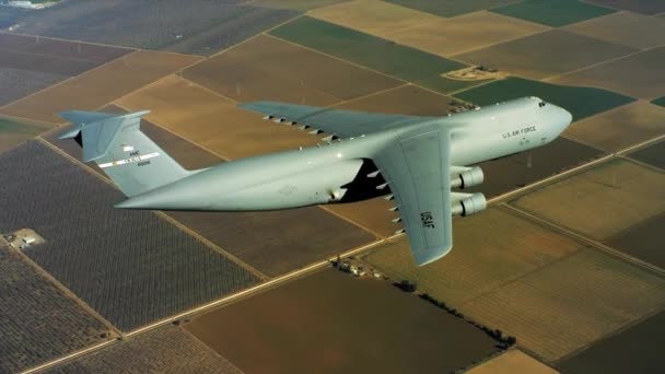 Força Aérea dos EUA C-5 em voo — Vídeo de Stock